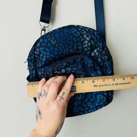 Fabletics mini backpack blue animal print cross body - Picture 3 of 10